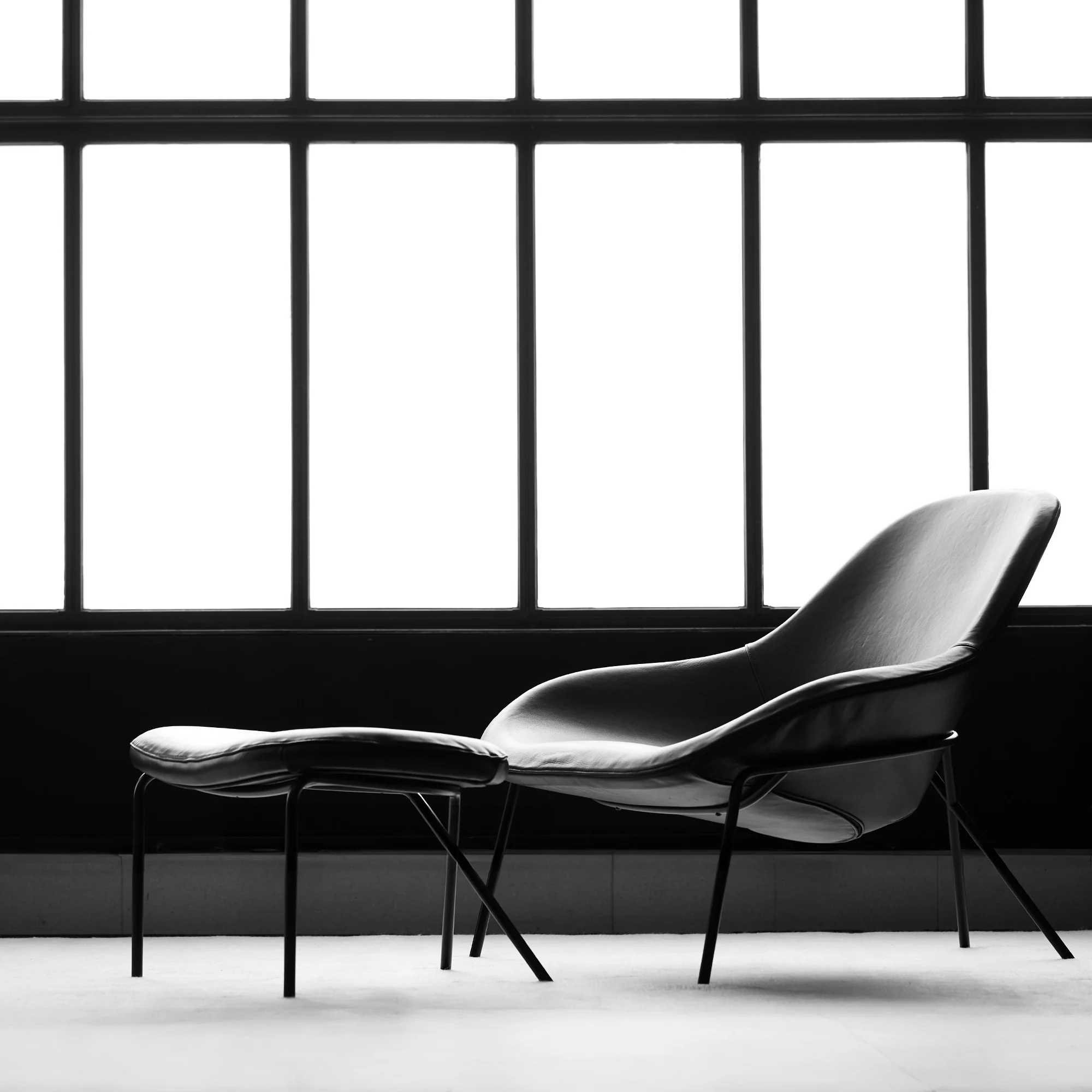 Cross Leg Lounge Chair Tosca Leather Black - Image 4